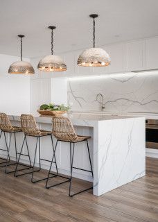 Sans Souci Beachside Home - Beach Style - Kitchen - Sydney - by Coastal Hamptons Design Studio | Houzz White Shaker Style Kitchen, White Marble Kitchen Island, Marble Top Kitchen Island, Shaker Style Kitchen Cabinets, Timber Tiles, Marble Backsplash Kitchen, Beach Style Kitchen, Marble Kitchen Island, White Marble Kitchen