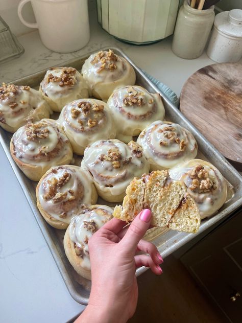 Sourdough Carrot Cake Cinnamon Rolls Carrot Cake Sourdough, Sourdough Carrot Cake, Carrot Cake Cinnamon Rolls, Cake Cinnamon Rolls, Cake Cinnamon, Sourdough Cinnamon Rolls, Cream Candy, Buns Recipe, Cinnamon Roll Cake