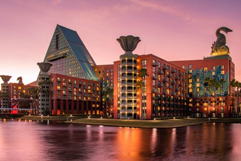 Walt Disney World Swan and Dolphin Hotels: Which is Best? - EverythingMouse Guide To Disney Disney Names, Disney World Secrets, Polynesian Village, Splash Pool, Disney Hotels, Garden Grove, Pool Bar, Disney World Tips And Tricks, Beach Club