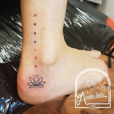 Lotusblume Tattoo, Chakra Tattoo, Yoga Tattoos, Petit Tattoo, Om Tattoo, Handpoke Tattoo, Spiritual Tattoos, Lotus Tattoo, Spine Tattoos