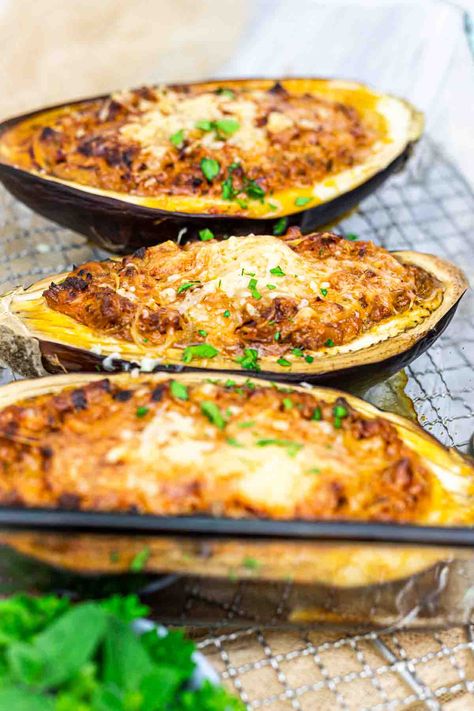 Eggplant Boats, Low Carb Instant Pot Recipes, Banting Recipes, Baked Eggplant, Keto Recipes Dinner, Eggplant Recipes, Healthy Eating Recipes, Side Recipes, Keto Diet Recipes