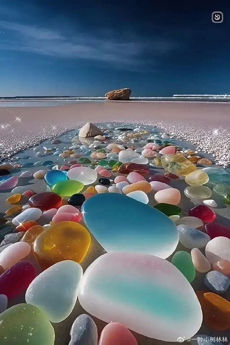 Sea Crystals, Stones Pictures, Unique Pictures, Beautiful Stones, Stone Pictures, Galaxy Art, Beach Stones, Aesthetic Colors, Pretty Wallpapers Backgrounds