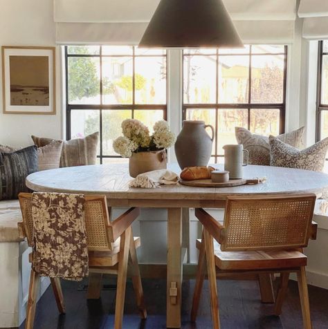 Dining Area Decor, Fall Dining Room, Earthy Home, Large Dining Table, Kitchen Nook, Dining Nook, Dining Room Inspiration, Kitchen Inspo, Breakfast Nook