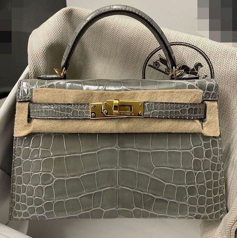 Hermes mini kelly 2 Gris Ciment shinny Croco ghw B full set #hermesminikellycroco #hermesgrisciment #hermesminikelly2 #glossvintage | Instagram Trending Bags, Mini Kelly, Vintage Kelly, Luxury Bags Collection, Fendi Bag, What In My Bag, Best Handbags, Fancy Bags, Luxury Bag