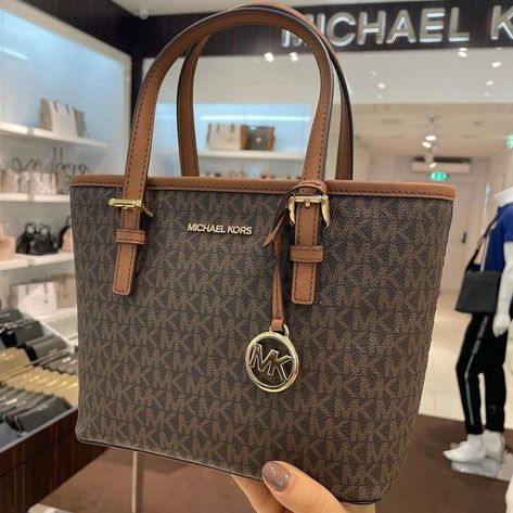 Michael Kors Bag Outfit, Mk Bags Michael Kors Mk Handbags, Brown Michael Kors Bag, Mk Tote Bag, Michael Kors Bag Brown, Women's Bags By Color, Luxury Bags Collection, Mk Handbags, Girly Bags