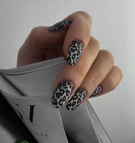 Nail Art Aesthetic, Nail Tech Quotes, Nail Salon Decor, Romantic Nails, Punk Nails, Minimal Nails, Work Nails, Nail Idea, Nail Photos