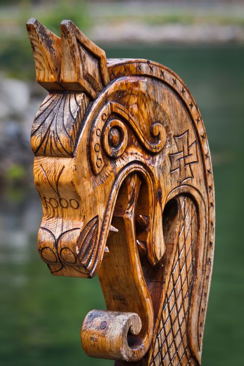 Typical Norse-inspired Viking carving Vikings Statue, Ship Illustration, Viking Queen, Ship Figurehead, Viking Aesthetic, Viking Longship, Art Viking, Viking Dragon, Viking Life