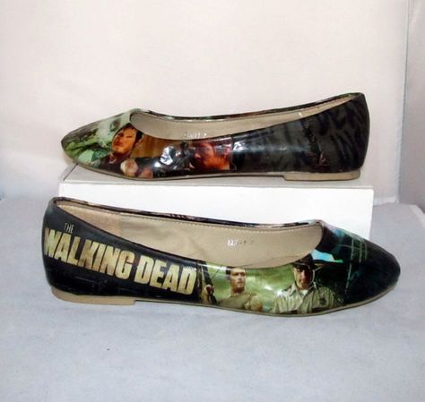 The Walking Dead Zombie Flats Featuring Daryl by custombykylee, $50.00 Twd Merch, Walking Dead Clothes, Walking Dead Zombie, Walking Dead Memes, Dead Zombie, Fear The Walking Dead, Stuff And Thangs, Unique Shoes, Daryl Dixon