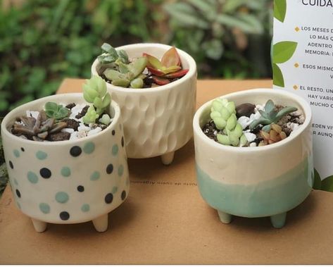 Ceramic Planters Ideas, Macetas Ceramica Ideas, Cute Pots For Plants, Ceramic Wall Planters, Plant Pot Design, Flower Pot Design, Beginner Pottery, Cerámica Ideas, Handmade Pot