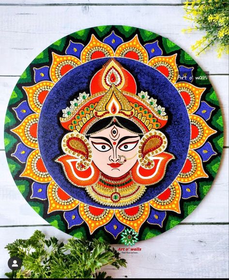 Ma Durga Lippan Art, Lippan Art Durga Maa, Maa Durga Lippan Art, Dusshera Rangoli Ideas, Durga Lippan Art, Mataji Rangoli Design, Navratri Chaniya Choli Latest, Navratri Decoration Ideas For Home, Navratri Decoration Ideas