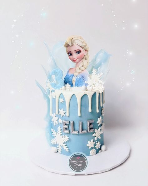 Cake Frozen Birthday Ideas, Elsa Frozen Birthday Cake, Frozen Cakes Birthday, Elsa Birthday Cake Frozen, Frozen Cake Ideas Birthdays, Simple Frozen Theme Cake, Elsa Cake Ideas, Cake Elsa Frozen, Frozen Cake Birthday