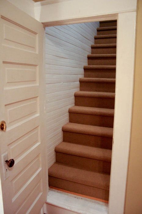 credit:  ReadDaddyReadblogspot.com[http://readdaddyread.blogspot.com/2009/10/attic-makeover.html] Attic Makeover, Attic Staircase, Garage Attic, Slanted Walls, Attic Renovation Ideas, Attic Ideas, Stair Makeover, Finished Attic, Attic Window