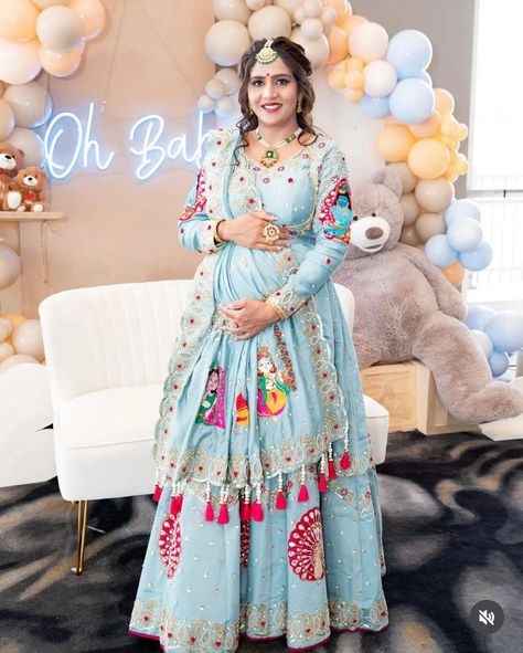 Godh Bharai Outfit Indian, Baby Shower Dress For Mom Indian, Baby Shower Clothes, Indian Baby Showers, Dresses For Pregnant Women, Lehenga Designs Simple, Shower Outfits, Baby Shower Outfit, Indian Dresses Traditional