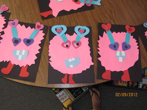 Love Monsters.  Add writing: I am a love monster.  I love.... because.... Love Monsters, Kindergarten Valentines, Monster Valentines, Monster Craft, February Crafts, Preschool Projects, Happy Hearts Day, Preschool Valentines, February Valentines