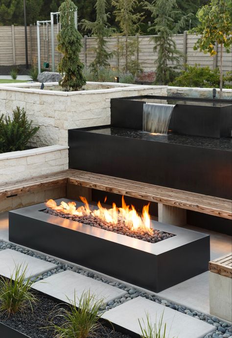 Outdoor Modern Water Feature, Fire Pit Tables Outdoor, Jacuzzi Fire Pit, Pool With Built In Fire Pit, Outdoor Table With Fireplace, Fire Pit Terrace, Deck Fire Pit Ideas, Modern Outdoor Fire Pit, Modern Fire Pits