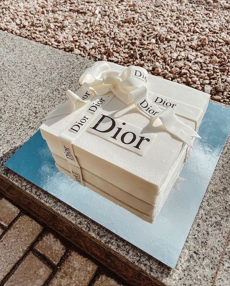 Dior Cake, Cake Designs For Girl, Chocolate Ganache Cake, Ganache Cake, Luxury Cake, Elegant Birthday Cakes, Pink Birthday Cakes, 18th Birthday Cake, Birthday Cakes For Women