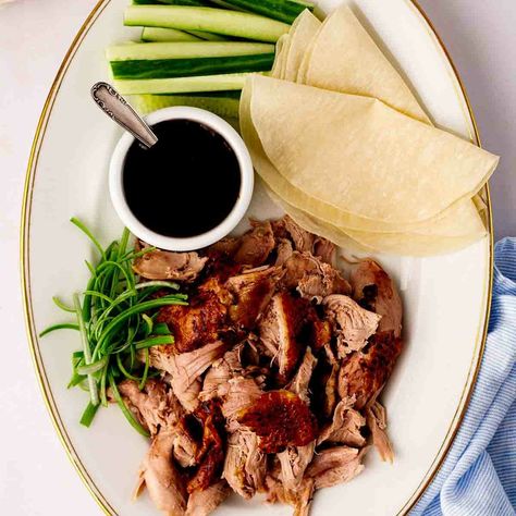 Slow Cooker Peking Style Duck Slow Cooker Duck Leg Recipes, Crockpot Duck Recipes, Duck Meat Recipes, Duck Soup Recipes, Slow Cooker Duck Recipes, Slow Cooker Duck, Whole Duck Recipes, Dinner Receipts, Duck Leg Recipes