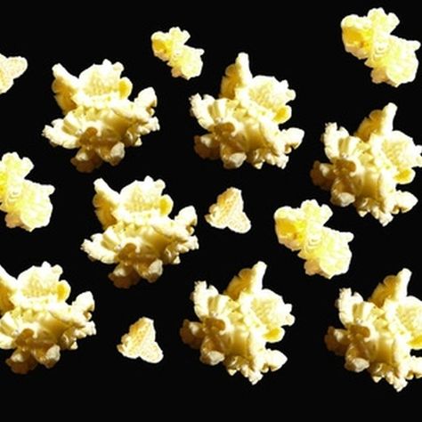 The Stir Crazy makes popcorn with only a small amount of oil. Crazy Popcorn, Crazy Corn, Easy Recipe Ideas, How To Make Popcorn, Microwave Popcorn Popper, Stovetop Popcorn, Poppers Recipe, Homemade Popcorn, Olive Oil Recipes