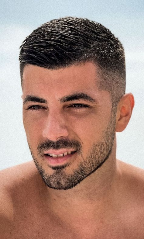 Men's Short Hairstyles For Thick Hair, Faded Short Hair Men, Men’s Fade Haircut Short, Small Haircut For Men Without Beard, Men’s Haircut Low Maintenance, White Men Haircut Fade, Faded Haircut For Men Short Hair, Gentleman Haircut Classic Short, Short Men’s Hair Cuts