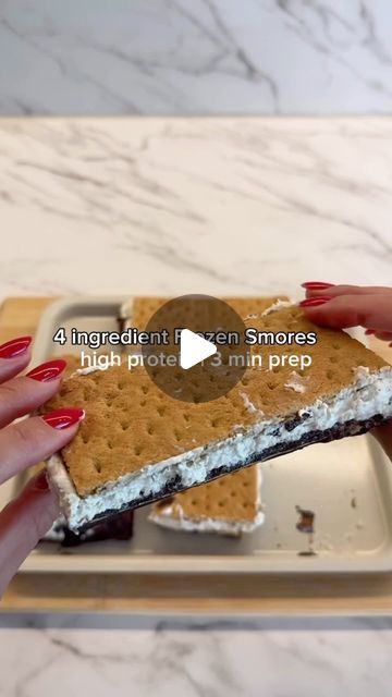 Kelsey Rose on Instagram: "(guilt-free) ✨🍫 VIRAL FROZEN PROTEIN S’MORES ✨🍫 — The ultimate campfire inspired treat that’s dairy-free, high protein and has zero processed sugars!

WOW! Just wowwwieee. One of my favorite dessert recipes to date. These frozen no bake goodies are the perfect mash-up of creamy, crunchy, and chocolatey goodness, but with a healthy twist.

Whether you’re looking for a midday snack or just a little something to curb that sweet tooth, these s’mores are a must-try. Best part? They’re gluten-free, dairy-free, and packed with protein!
Made with layers of fluffy protein filling, melty chocolate, and crispy gluten-free graham crackers, then frozen to perfection.

INGREDIENTS:
+ gluten-free graham crackers
+ 1/2 cup melted chocolate
+ 1 scoop of protein powder (vanilla Frozen Smores, Deficit Meals, Kelsey Rose, Gluten Free Graham Crackers, Protein Food, Midday Snack, Yummy Healthy Snacks, Healthier Food, Favorite Dessert Recipes