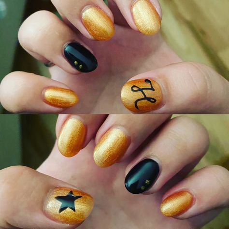 Hamilton Inspired Nails, Broadway Nail Art, Hamilton Makeup, Hamilton Nails Designs, Hamilton Nail Art, Short Nail Inspi, Hamilton Nails, Round Shaped Nails, Broadway Nails