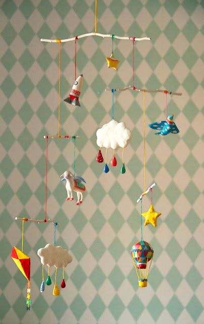 Mobiles Art Sculpture, Plastic Animal Crafts, Make A Mobile, Mobile Sculpture, Diy Baby Mobile, Paper Mobile, Paper Mache Crafts, Diy Mobile, Mobile Art