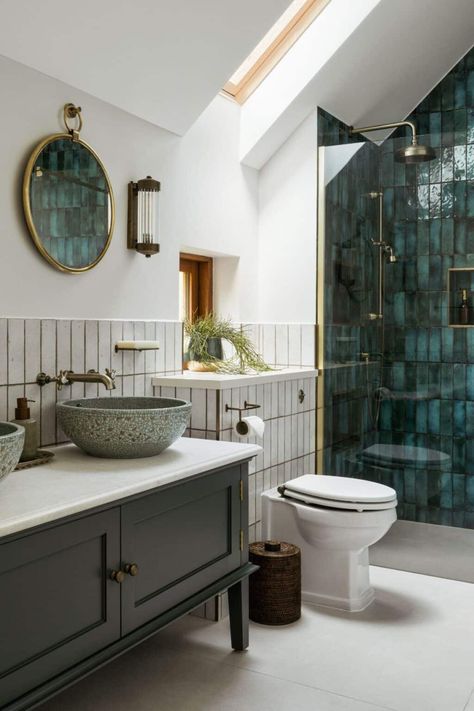 10 Must-Try Interior Design Trends for 2024, According to Houzz 8 Victorian Bathroom Accessories, Vintage Style Bathroom, Vessel Sink Vanity, Modern Vintage Style, London Interior, Victorian Bathroom, Style Bathroom, Boho Bathroom, Sink Design