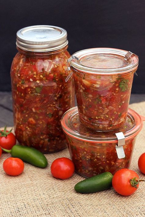 Fermented Salsa Fermented Salsa, Fermented Vegetables Recipes, Fermented Recipes, Fermented Veggies, Homemade Salsa Recipe, Salsa Guacamole, Fermentation Recipes, Fermented Vegetables, Probiotic Foods