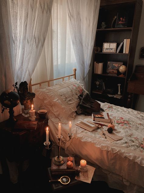 Victorian Dorm Room, Vampire Aesthetic Bedroom, Southern Gothic Bedroom, Dark Coquette Bedroom, Vampire Room Aesthetic, Romantic Goth Room, Victorian Room Aesthetic, Dark Coquette Room, Victorian Bedroom Aesthetic