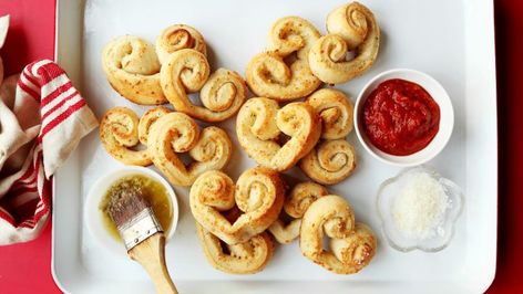 Valentines Day Treats Ideas And Recipes - Food.com Garlic Knot, Breakfast Tacos Recipe, Bacon Donut, Garlic Rolls, Puppy Chow Recipes, Baked Breakfast Recipes, Valentine Recipes, Food Bread, Corned Beef Recipes