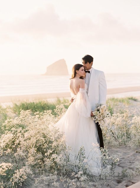 Oregon Coast Wedding, Wedding Portrait Poses, Bride Groom Photos, Groom Pictures, Beach Wedding Inspiration, Wedding Photography Bride, Destination Wedding Inspiration, Wedding Photo Inspo, Art Wedding Photography