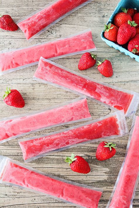 The Baker Upstairs: Strawberry Freezer Pops Soft French Bread, Freezer Pops, Frozen Popsicles, Healthy Desserts For Kids, Ice Cream Photography, Healthy Popsicles, Summer Eats, Shooting Ideas, Strawberry Flavor