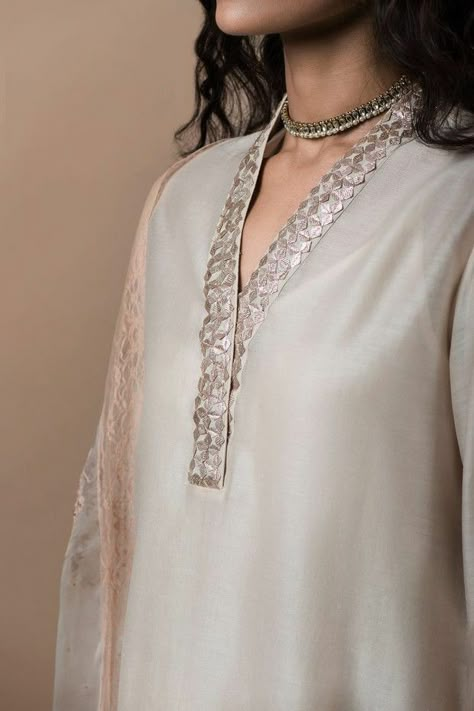 Silk Kurti Neck Designs, Silk Kurti Neck Designs Neckline, Tissue Suits Design, Kurti Neck Designs Neckline, Salwar Neck Designs, Indian Kurti Designs, Simple Kurta Designs, Designer Kurti Patterns, Good Earth