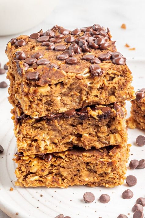 Pumpkin Oat Bars, Protein Pumpkin Pie, Pumpkin Protein Bars, Healthy Pumpkin Bars, Pumpkin Pie Protein, Eating Bird Food, Pumpkin Oats, Pumpkin Protein, Vegan Protein Bars