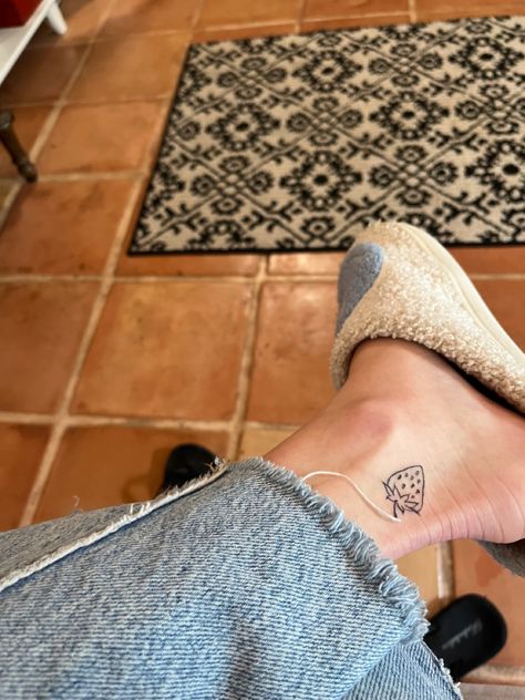 Ankle Stick And Poke Tattoo, Strawberry Ankle Tattoo, Strawberry Stick And Poke, Strawberry Stamp Tattoo, Strawberry Stick N Poke, Stamp Tattoo Strawberry, Strawberry Line Art, Strawberry Tattoo Minimalist, Detailed Stick And Poke Tattoo