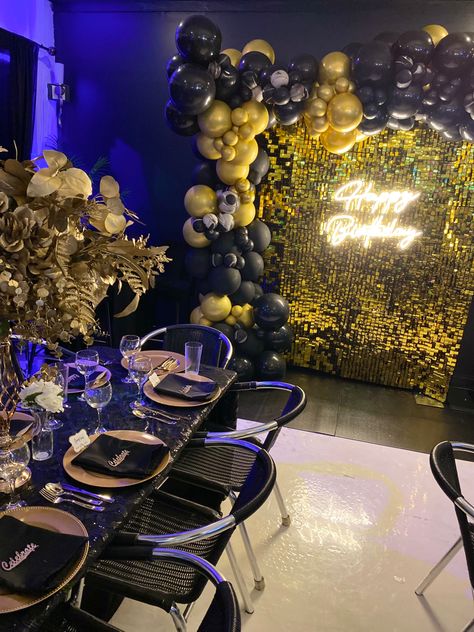 Venue Set Up For Birthday, Private Dinner Decor, Nice Birthday Dinner Ideas, Birthday Dinner Set Up Ideas For Him, Twins 18th Birthday Party Ideas, 18th Birthday Dinner Ideas Party Themes, Mens Birthday Dinner Decor, Formal Dinner Party Aesthetic, Graduation Dinner Table Ideas Restaurant