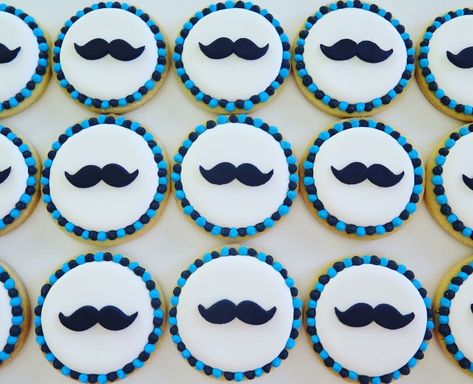 Moustache cookies November Cookies, Kids Recipe, Body Inspired, Sugar Cookie Icing, Man Cookies, 30th Bday, Fondant Cookies, Kids Recipes, Cookie Art