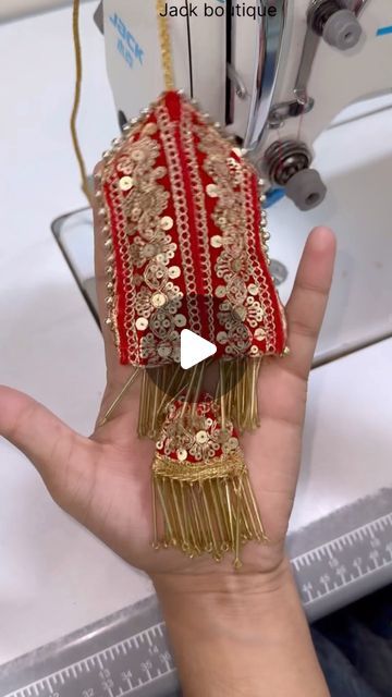 Tassel Crafts Diy, New Latkan Designs, Blouse Latkan Designs Latest, Latkan Designs For Kurti, Lehenga Latkan Designs, Saree Latkan Design, Latkan Designs For Blouse, Latkan Tassels Blouses, Blouse Latkan Designs