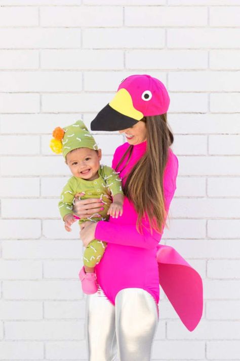 The Best DIY Halloween Costumes. Need easy halloween ideas for women, men, couples, kids, teens, babies, and toddlers? We've got you covered! Diy Flamingo Costume, Cactus Costume, Diy Flamingo, Lawn Flamingos, Best Diy Halloween Costumes, Flamingo Costume, Theme Carnaval, Pink Baseball Hat, Easy Costume