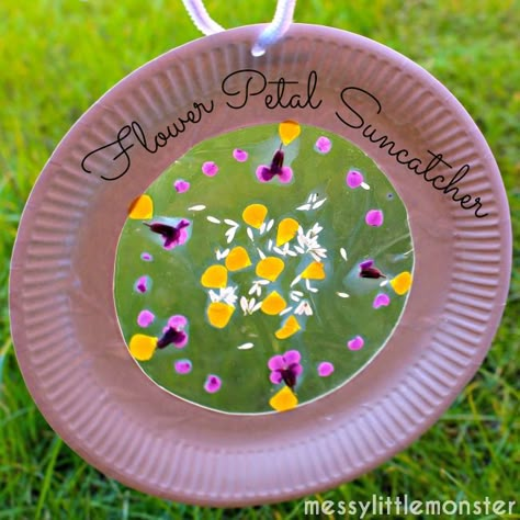 Crafts For 2nd Graders Activities, Paper Plate Sun Catcher, Suncatcher Craft, Spring Crafts For Kids, Paper Plate Crafts, Plate Crafts, Outdoor Learning, Forest School, Spring Activities