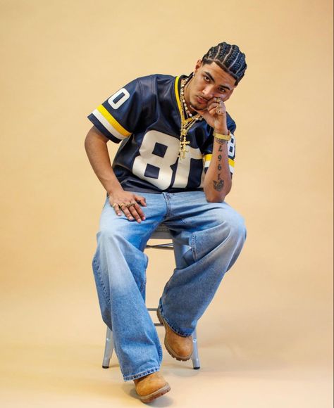 Jersey 90s Outfit Men, Male Retro Outfit, 90s Street Style Aesthetic Men, R&b Outfits Men, Y2k Hiphop Aesthetic, 90s Photoshoot Ideas Men, 90s Summer Fashion Men, 90s Boys Aesthetic, Y2k Summer Fits Men