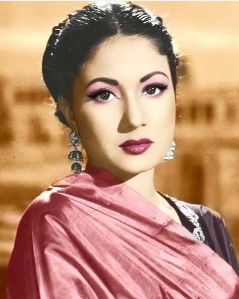 Mina Kumari, Madhubala Actress, Meena Kumari, Food Boards, Film World, Retro Bollywood, Shiva Photos, Pakistani Fashion Party Wear, Vintage Bollywood