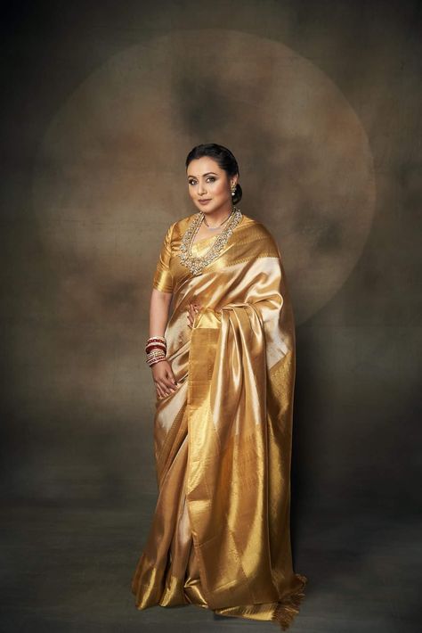 Rani Mukherjee Saree, Rani Mukerji Saree, Kittur Rani Chennamma Photos, Rani Mukherjee In Saree, Paheli Rani Mukherjee, Krishna Mukherjee In Saree, Saree Draping Styles, Bridal Jewellery Design, Bollywood Movies