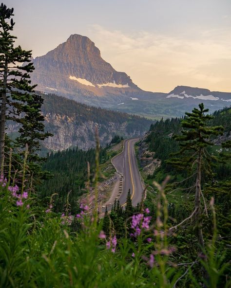 Canadian National Parks, Mountains Montana, Visual Essay, Big Sky Montana, Montana Usa, Jasper National Park, Mountain Photos, The Rockies, The Rocky Mountains