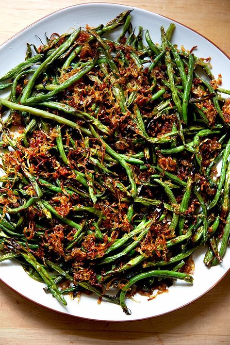 Roasted Green Beans With Caramelized Onions, Green Beans With Carmelized Onion, Thanksgiving Greens Recipes, Fall Green Vegetable Recipes, Green Bean And Shallots Recipes, Shallot Green Beans, Green Beans With Crispy Onions, Roasted Green Bean Salad, Fall Green Bean Recipes