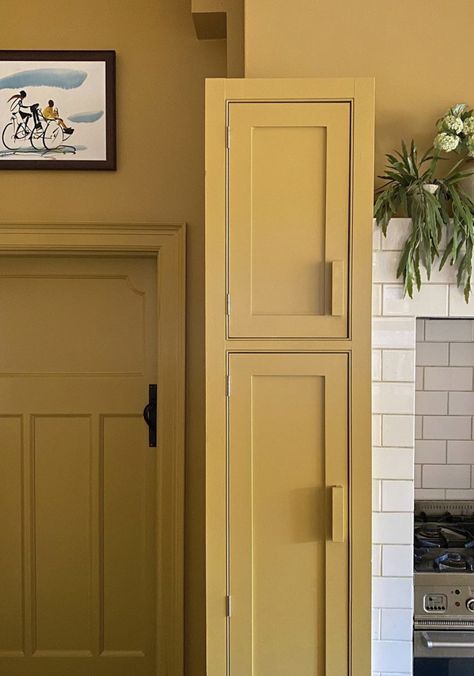 Vintage Yellow Kitchen, Mustard Kitchen, Farrow And Ball Kitchen, Beautiful Properties, Mustard Walls, Terracotta Floor, English Kitchens, Kitchen Colour Schemes, Painted Kitchen