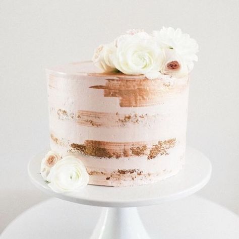 Buttercream cake with streaks of gold/rose gold paint to look like gold foil Wedding Cakes Gold, Gold Foil Cake, Birthday Cake Roses, Wedding Cakes Ideas, Best Wedding Cakes, Rose Simple, Rose Gold Wedding Cakes, Rose Gold Cake, Lavender Cake