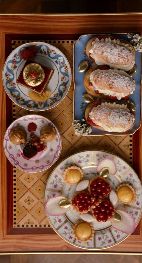 Marie Antoinette Movie Food, Marie Antoinette Sofia Coppola Aesthetic, Marie Antoinette Lockscreen, Marie Antoinette Desserts, Marie Antoinette Birthday Party Aesthetic, Marie Antoinette Cakes, Marie Antoinette Movie Aesthetic, Marie Antoinette Themed Party, Rococo Themed Party