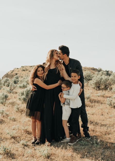 Black Attire Family Photos, Family Pictures With Black Outfits, Black Attire Family Photoshoot, Family Photo Outfits Black Dress, Black And White Outfit Family Pictures, All Black Outfit Family Photoshoot, Black Outfits Family Pictures, Dark And Moody Family Photos, Black Outfits Photoshoot