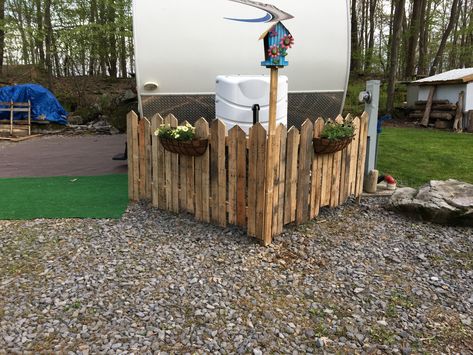 Rv Landscaping Ideas Yards, Campground Ideas Campsite, Permanent Camper Site Ideas, Trailer Patio, Camper Deck, Porch For Camper, Campsite Decor, Rv Deck, Trailer Inspiration